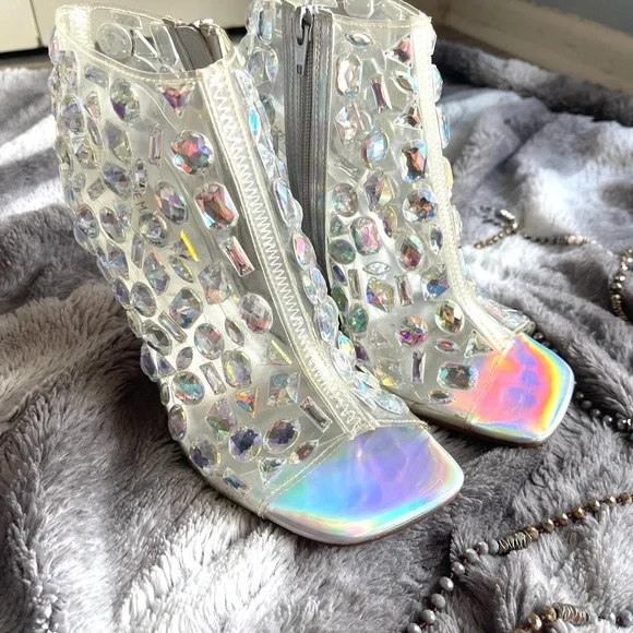 Elegant Silver and Rhinestone Stiletto Heels - Picture 3 of 9